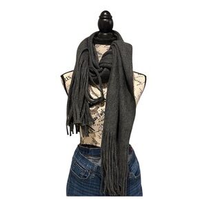 *LUCKY BRAND Elegant Cozy Warm Gray Fringe Scarf